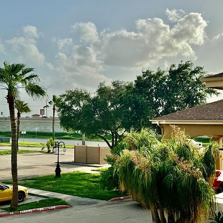 Texas Inn And Suites City Center At University Dr. Единбург Екстериор снимка