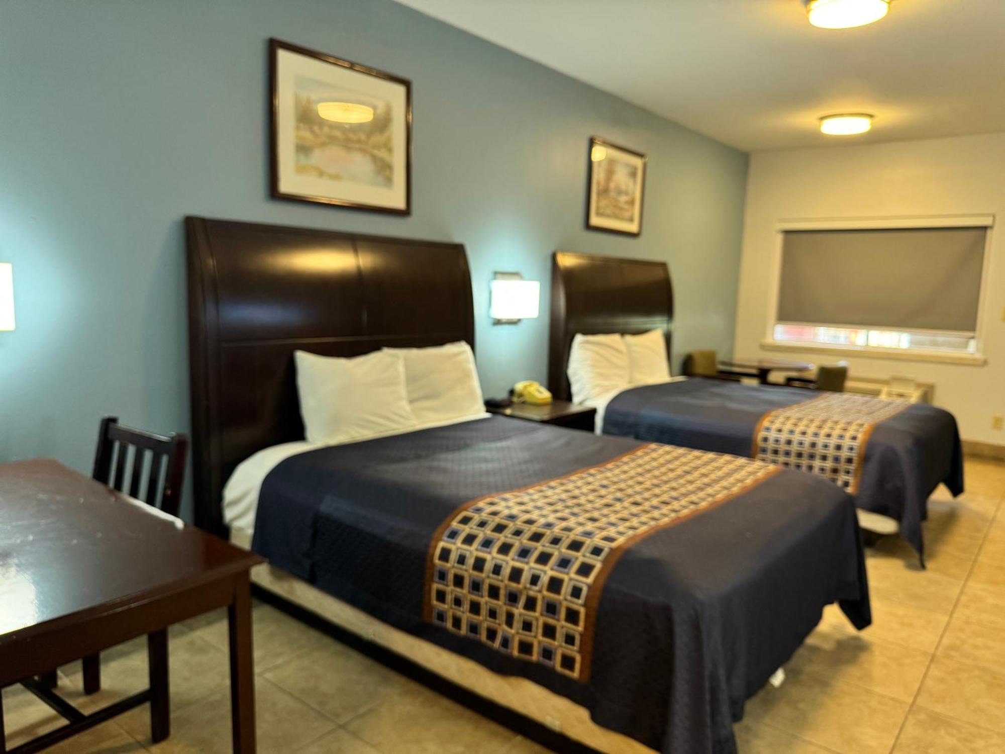 Texas Inn And Suites City Center At University Dr. Единбург Екстериор снимка