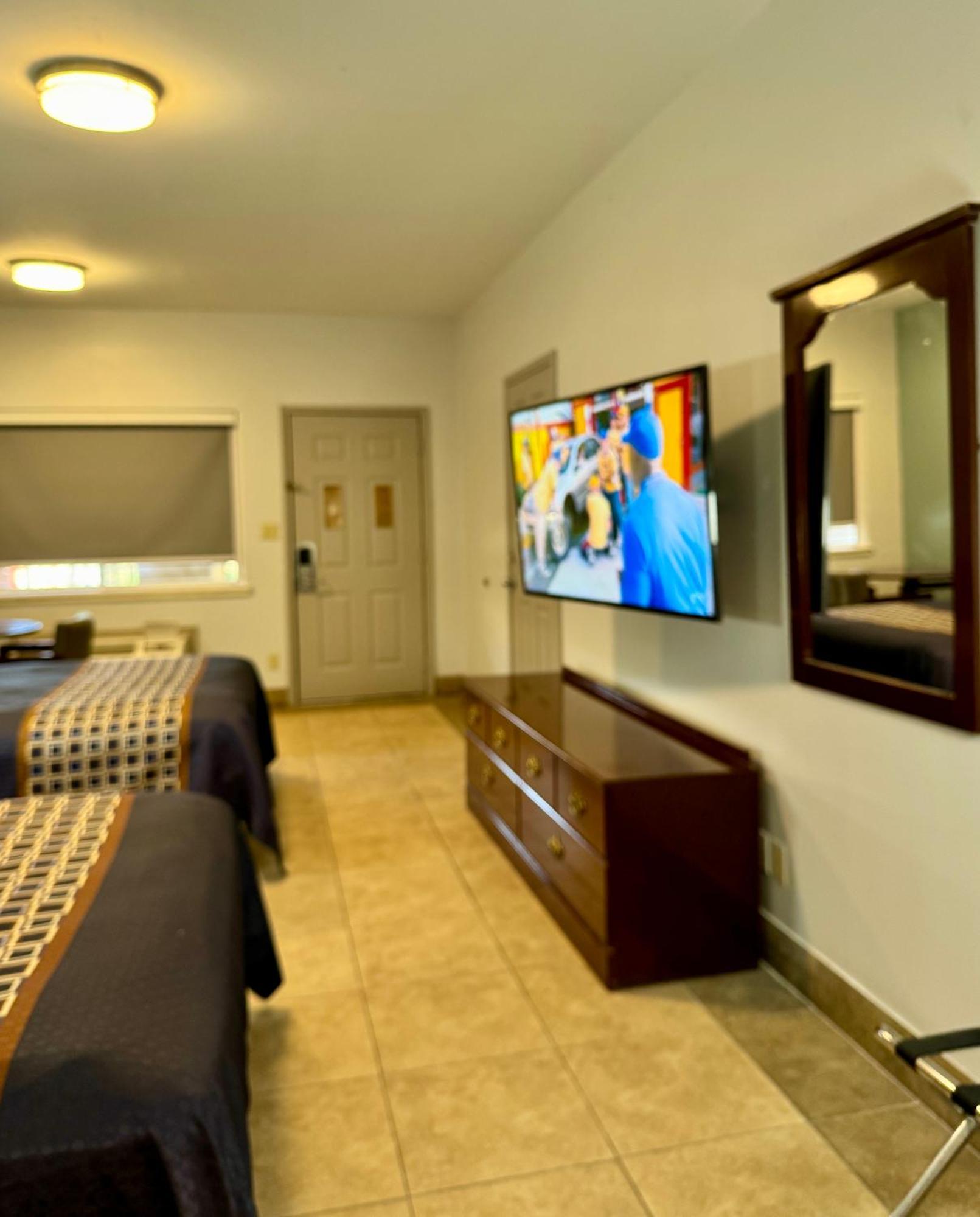 Texas Inn And Suites City Center At University Dr. Единбург Екстериор снимка