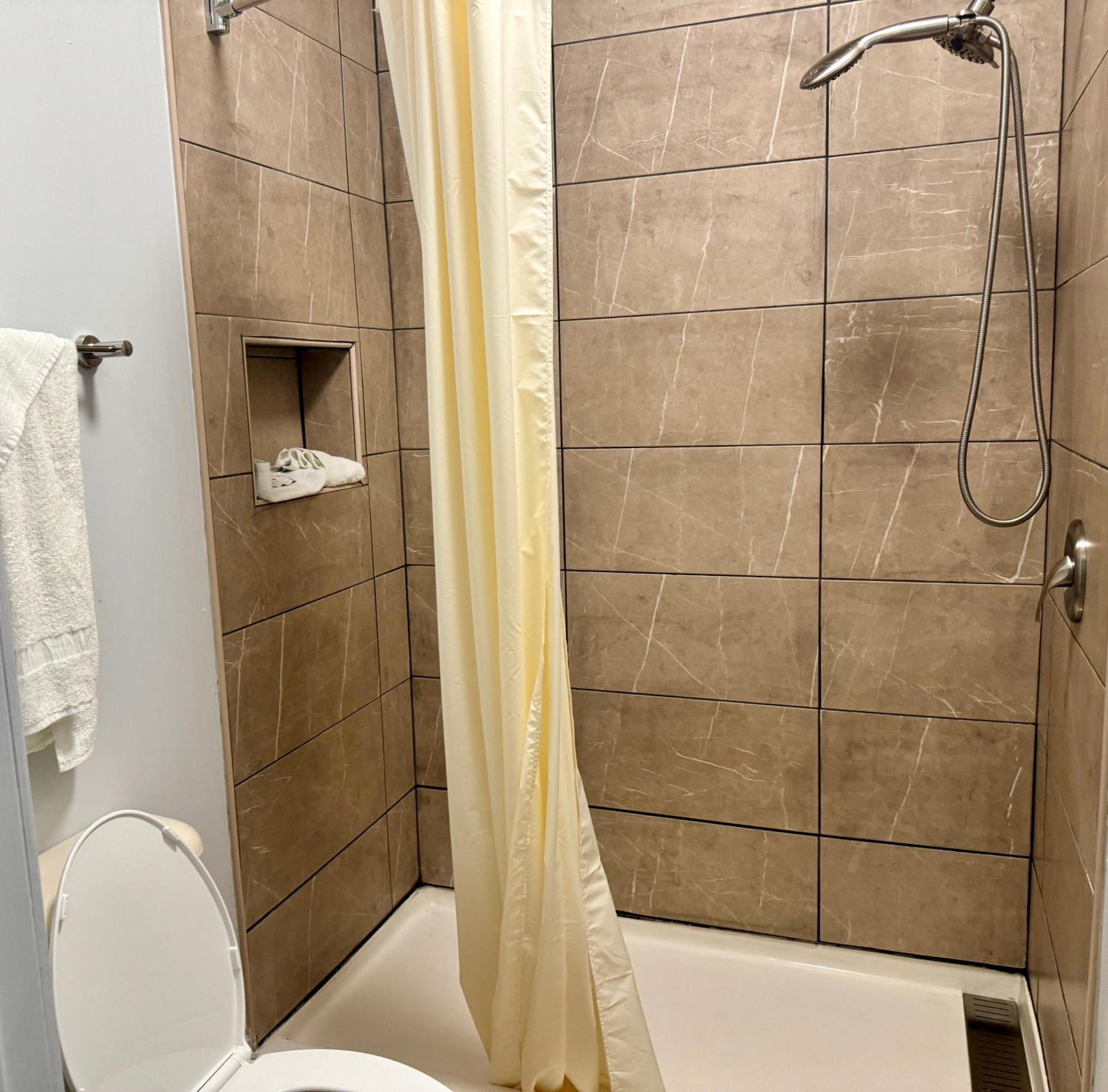 Texas Inn And Suites City Center At University Dr. Единбург Екстериор снимка