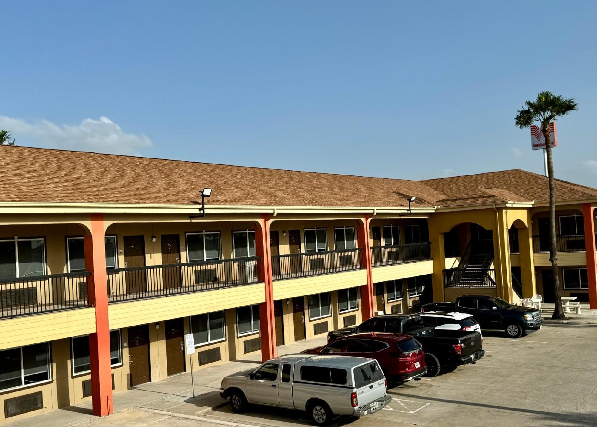 Texas Inn And Suites City Center At University Dr. Единбург Екстериор снимка