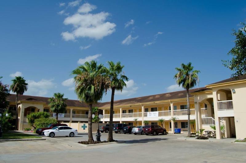 Texas Inn And Suites City Center At University Dr. Единбург Екстериор снимка